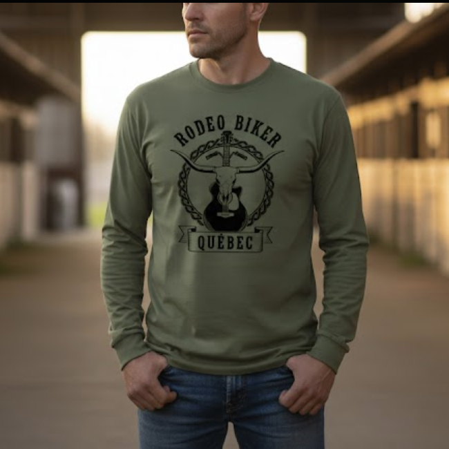 Image of Person wearing a green long-sleeve shirt with 'Rodeo Biker Quebec' design.